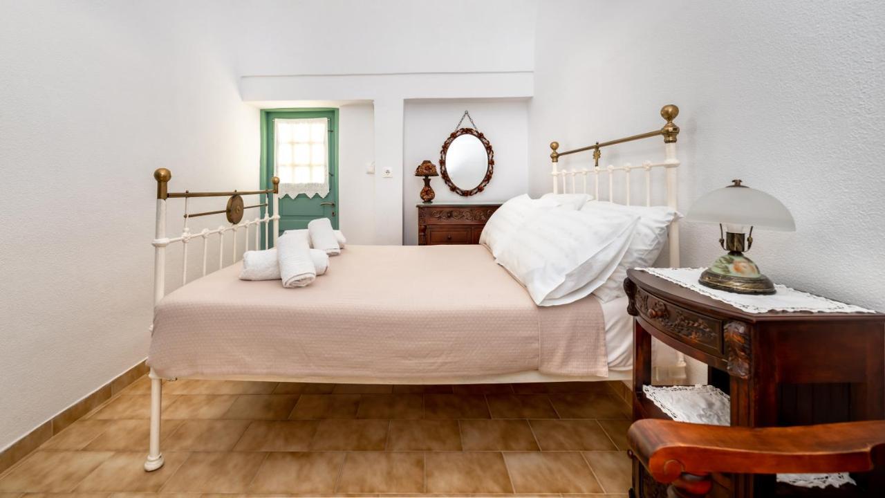 Authentic Santorinian Home Experience Fira  Dış mekan fotoğraf