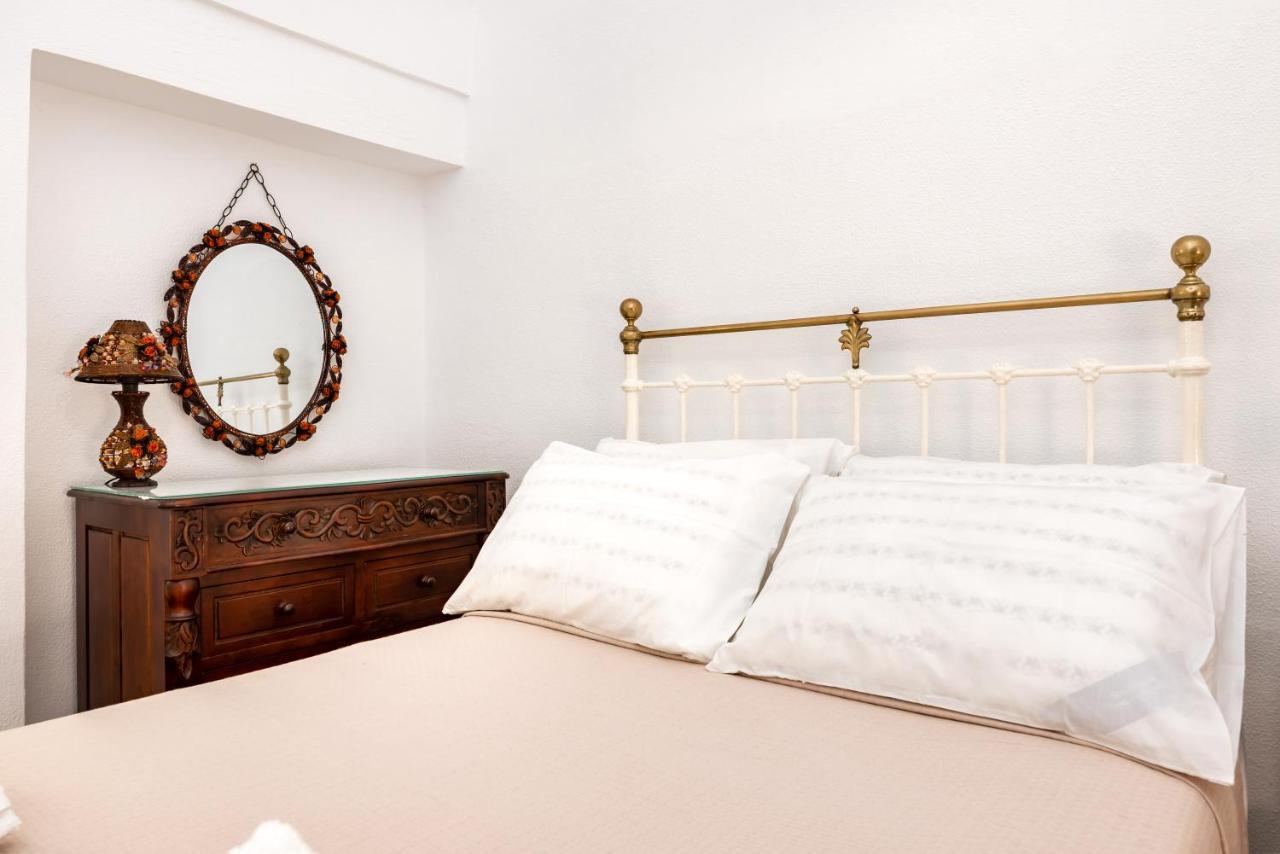 Authentic Santorinian Home Experience Fira  Dış mekan fotoğraf