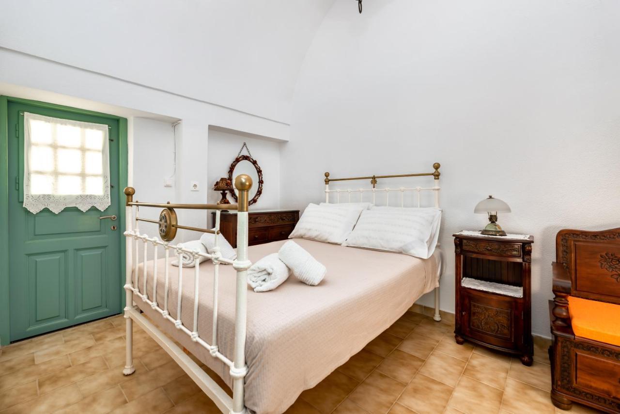 Authentic Santorinian Home Experience Fira  Dış mekan fotoğraf