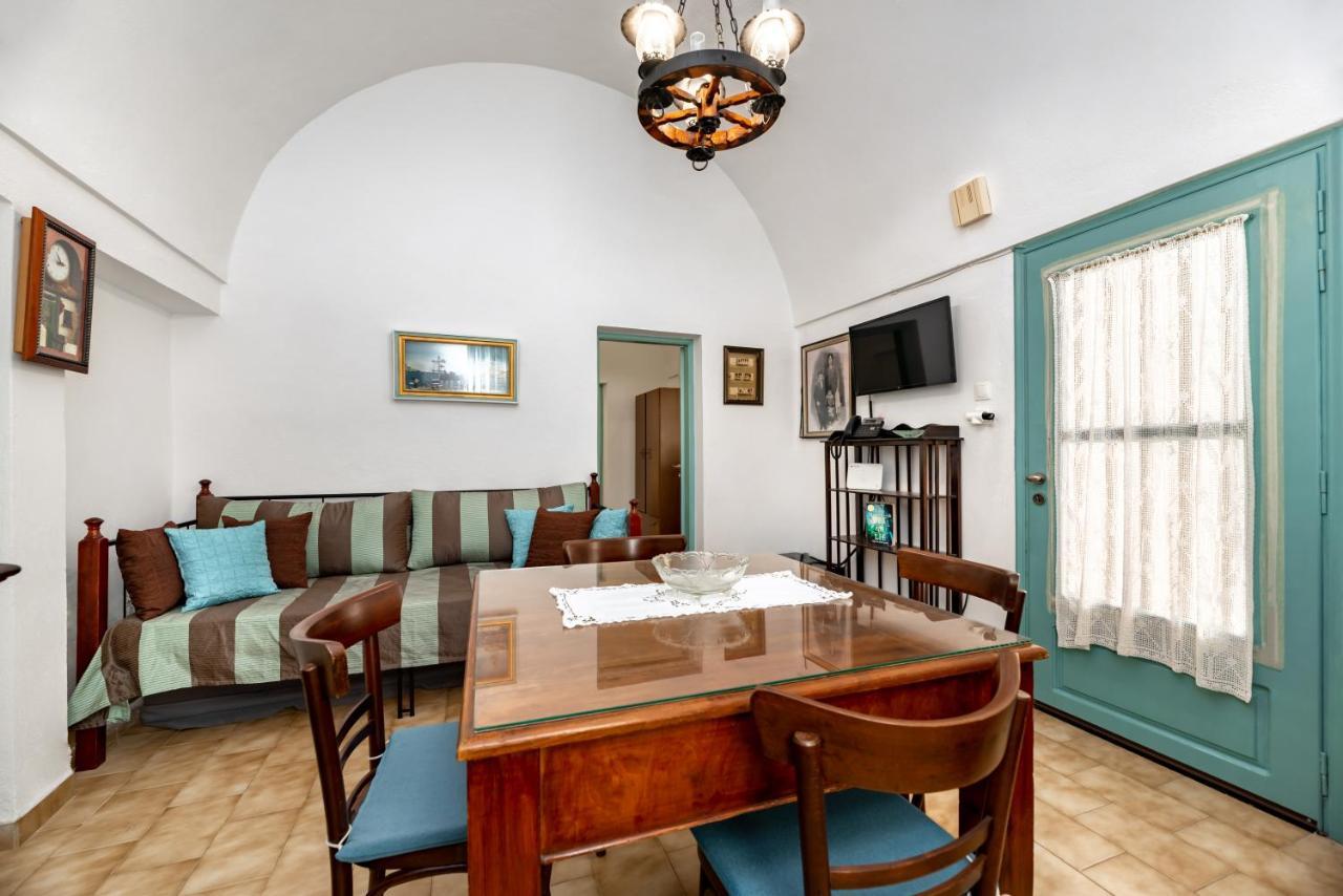 Authentic Santorinian Home Experience Fira  Dış mekan fotoğraf