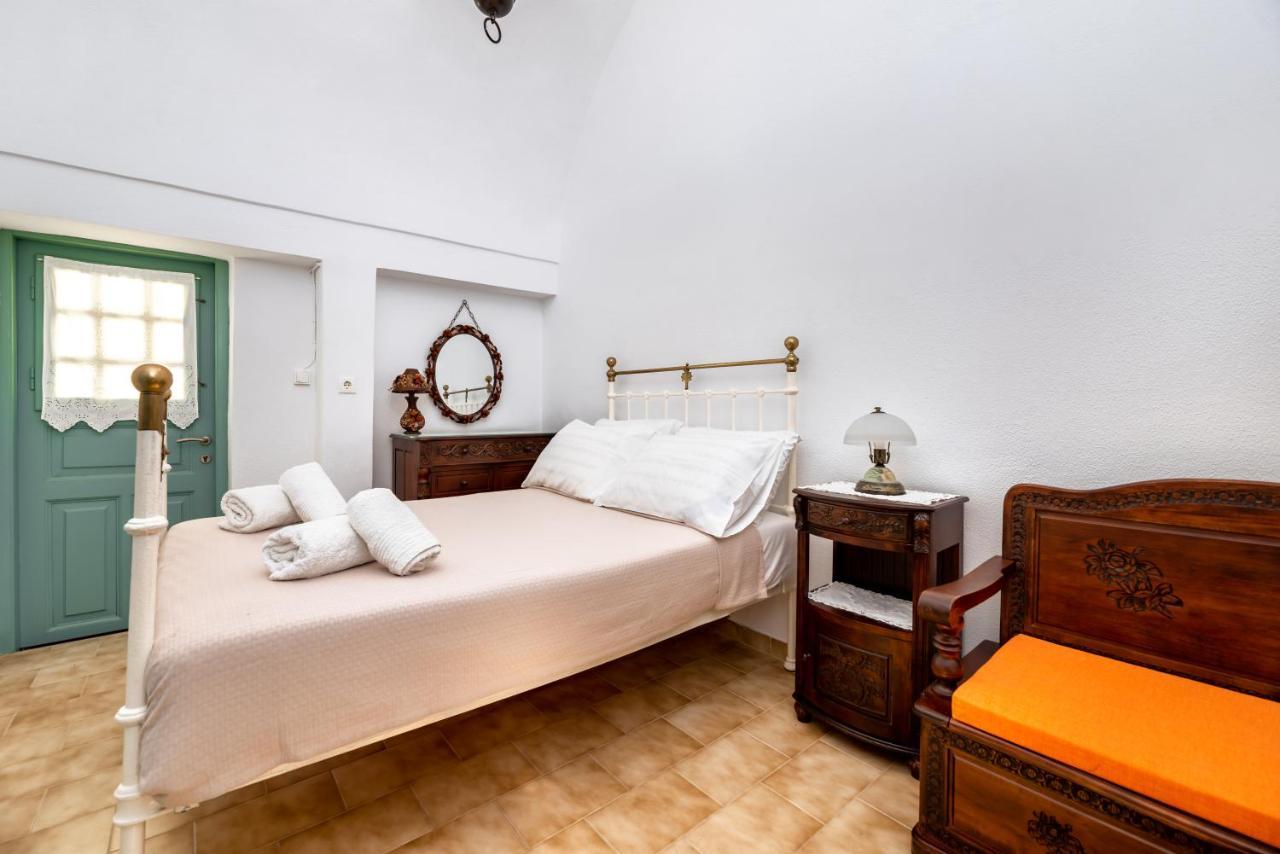 Authentic Santorinian Home Experience Fira  Dış mekan fotoğraf
