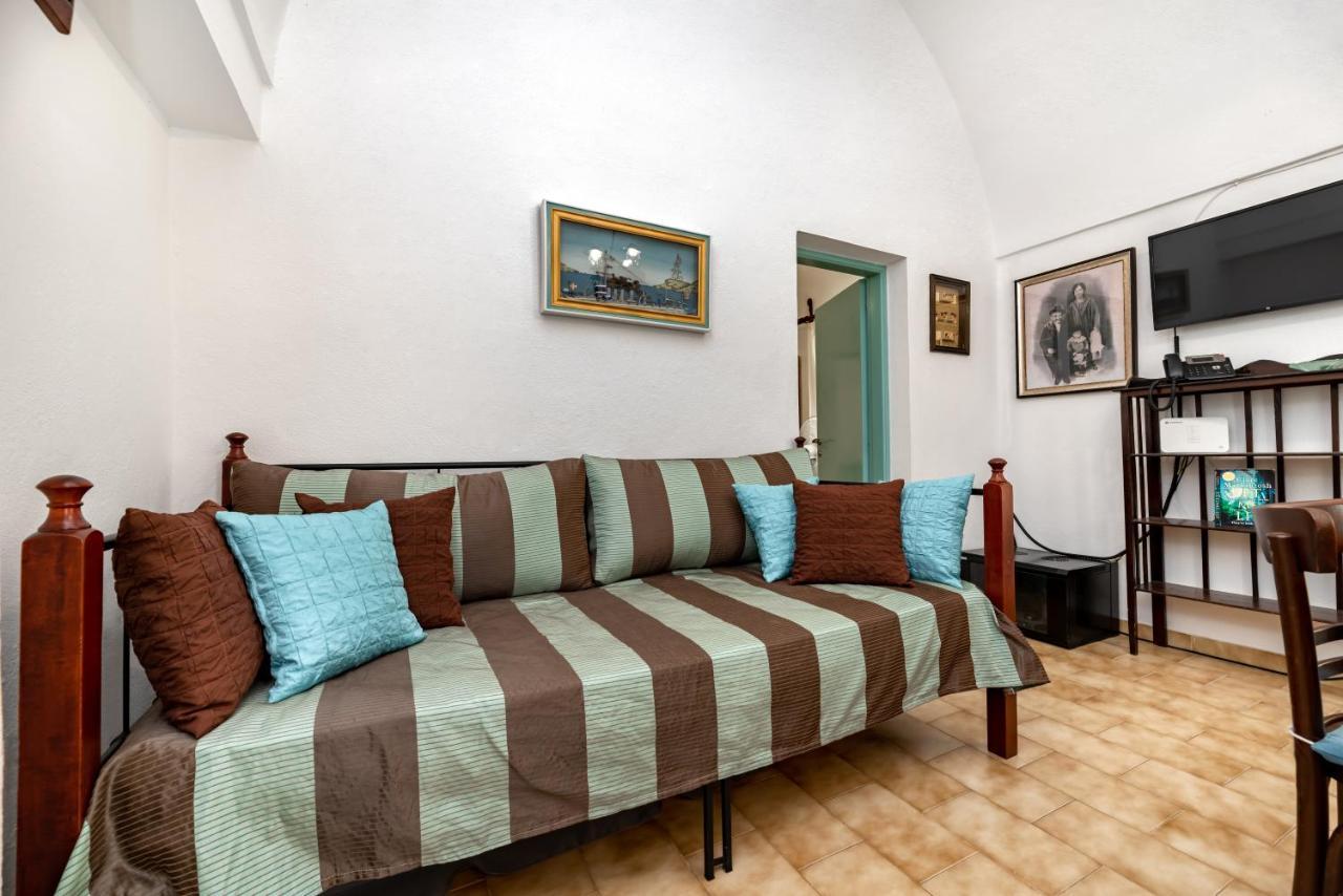 Authentic Santorinian Home Experience Fira  Dış mekan fotoğraf
